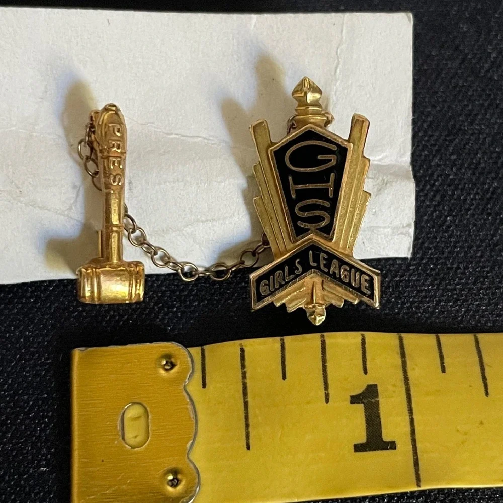 Vintage Girls League President Pin Gavel Brooch Gold Tone Officer Jewelry‎ GHS